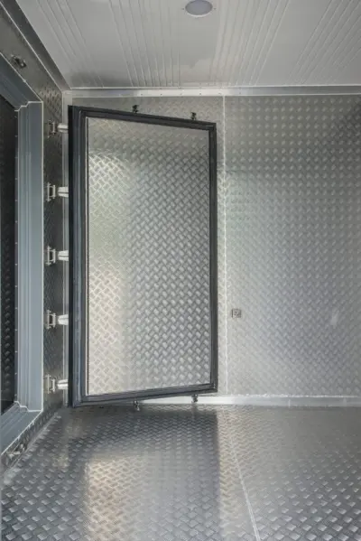 Samostojeća bioklimatska pergola Almafi 15 m² s rolo zavjesom (300 cm) – Antracit - Detalj 2