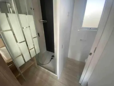 Zidna aluminijska nadstrešnica za terasu 546×294 cm – Bijela - Kontejneri Hrvatska