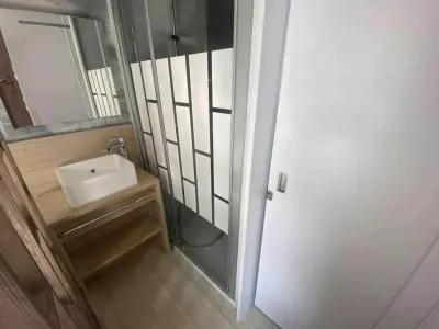 Zidna aluminijska nadstrešnica za terasu 546×294 cm – Bijela - Detalj 10