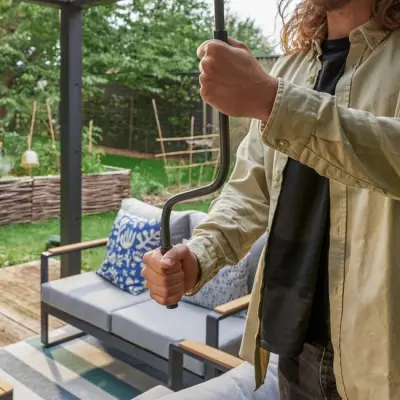 Električna motorizirana bioklimatska pergola Amadora 12 m² s lamelama – Antracit - Detalj 10