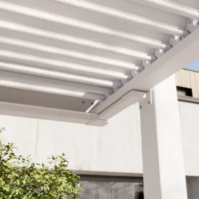 Aluminijska pergola Naterial Odyssea 3,8x3,19 m s efektom drva - Detalj 3